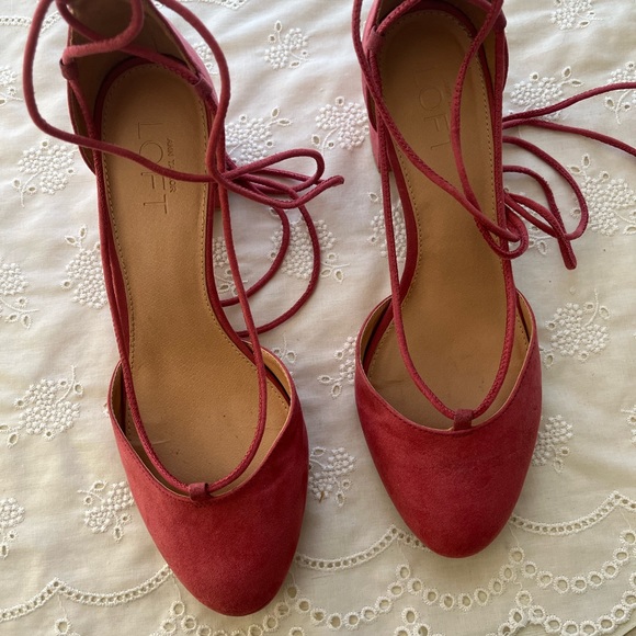 Ann Taylor Loft coral suede lace-up ankle strap block heel pump, size 7 - Picture 1 of 7